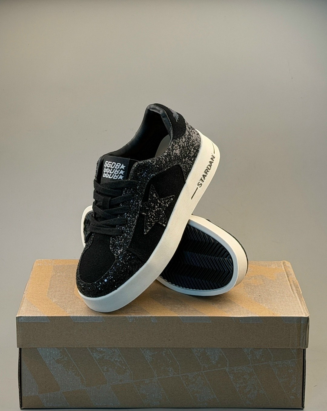 ,голден гус кеды черные,кеды hi star с блестками golden goose черный,кеды женски,кроссовки черные