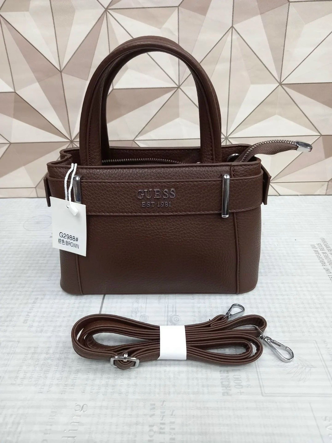 guess сумка,женская сумка guess,коричневая женская сумка guess,guess сумка кросс боди,сумка с ручками guess anadela hwbg9633760 черный