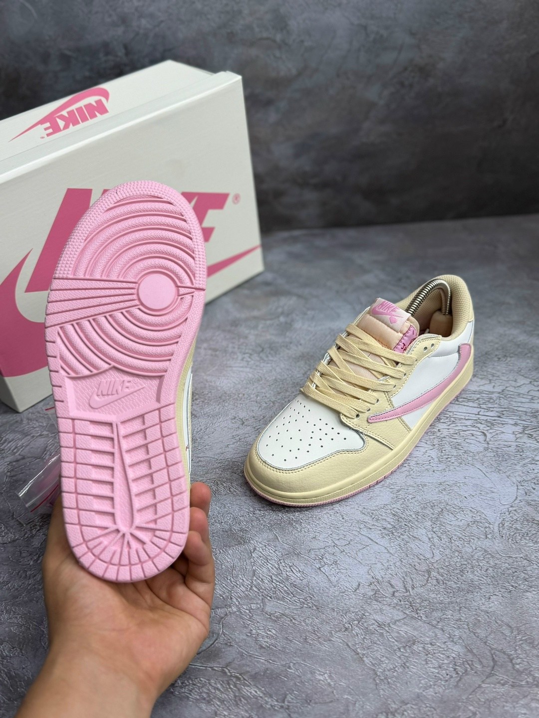 travis scott x air jordan 1 low sail/shy pink,кроссовки nike air jordan 1 travis scott,travis scott x air jordan 1 low og sail/shy pink,nike air jordan 1 low x travis scott,nike air jordan 1 low x tra