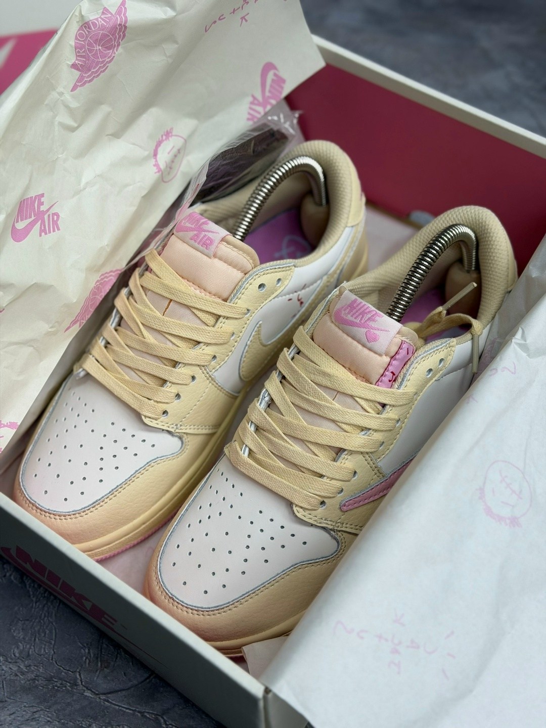 travis scott x air jordan 1 low sail/shy pink,кроссовки nike air jordan 1 travis scott,travis scott x air jordan 1 low og sail/shy pink,nike air jordan 1 low x travis scott,nike air jordan 1 low x tra