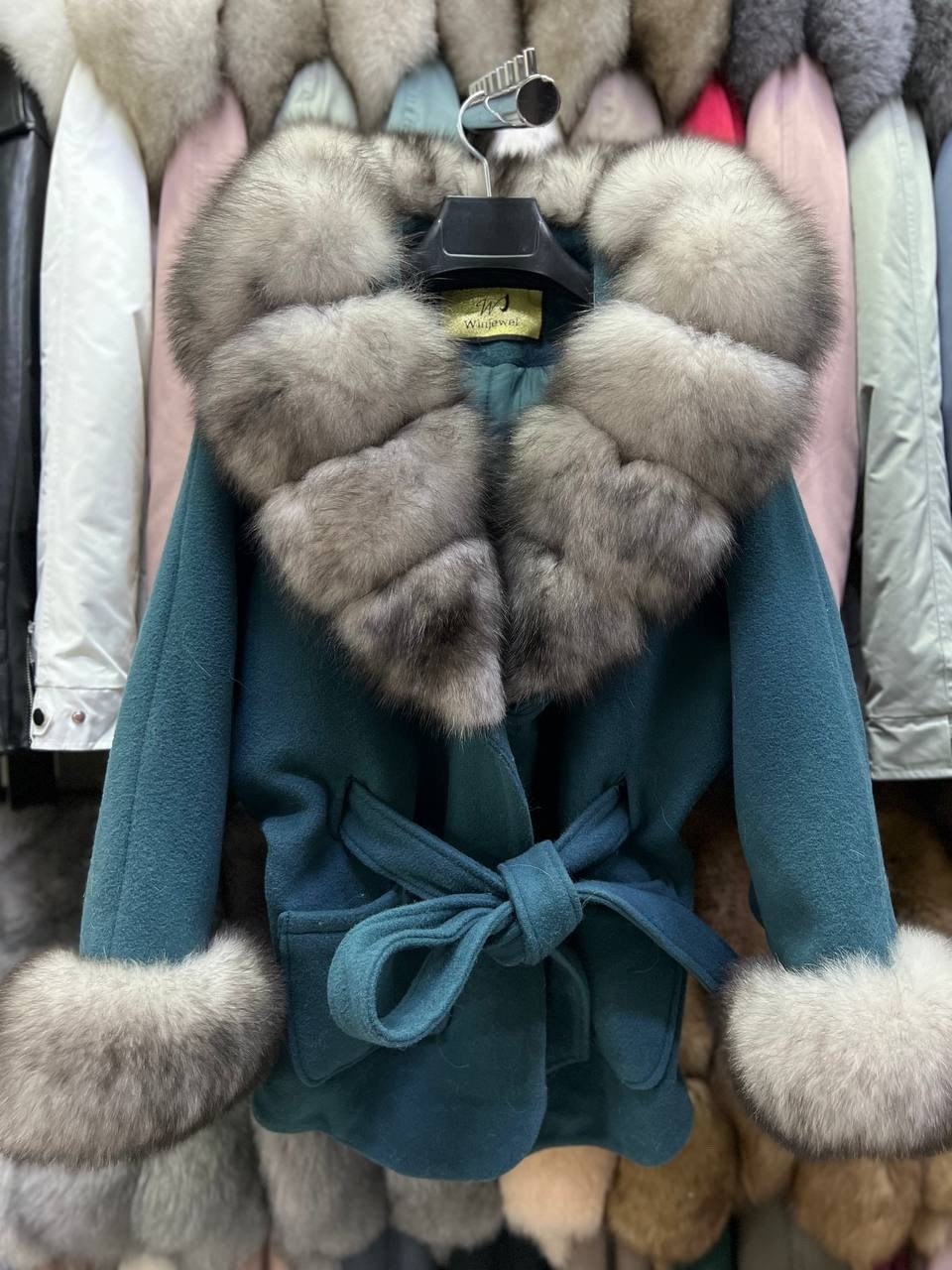 пальто с мехом финского песца,женское пальто с натуральным мехом,пальто с мехом,пальто кашемировое с натуральным мехом песца,кашемировое пальто с натуральным мехом