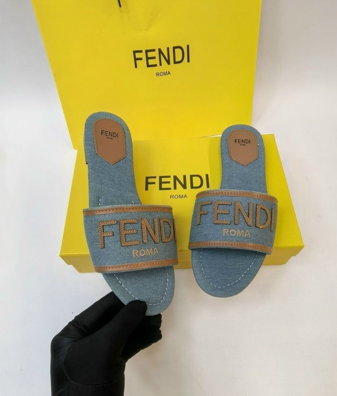 fendi шлепки,шлепанцы fendi,тапочки fendi,шлепки fendi женские,шлепки фенди