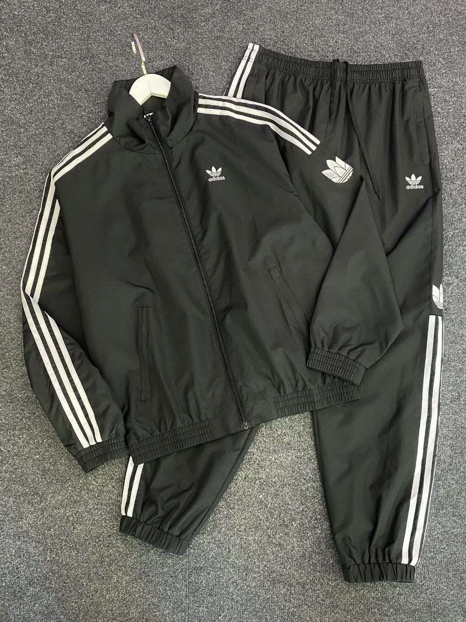 куртка adidas originals adidas originals,женские бомберы adidas originals,куртка adicolor classics track jacket adidas черный,тренировочная куртка zip off adidas originals черный,adidas originals adid