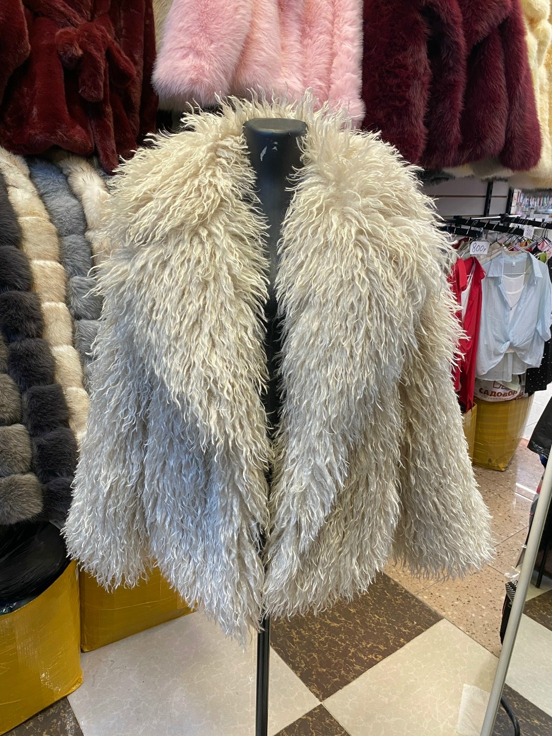 шуба искусственная,женская шуба,шуба из ламы,пальто из искусственного меха,меховое пальто