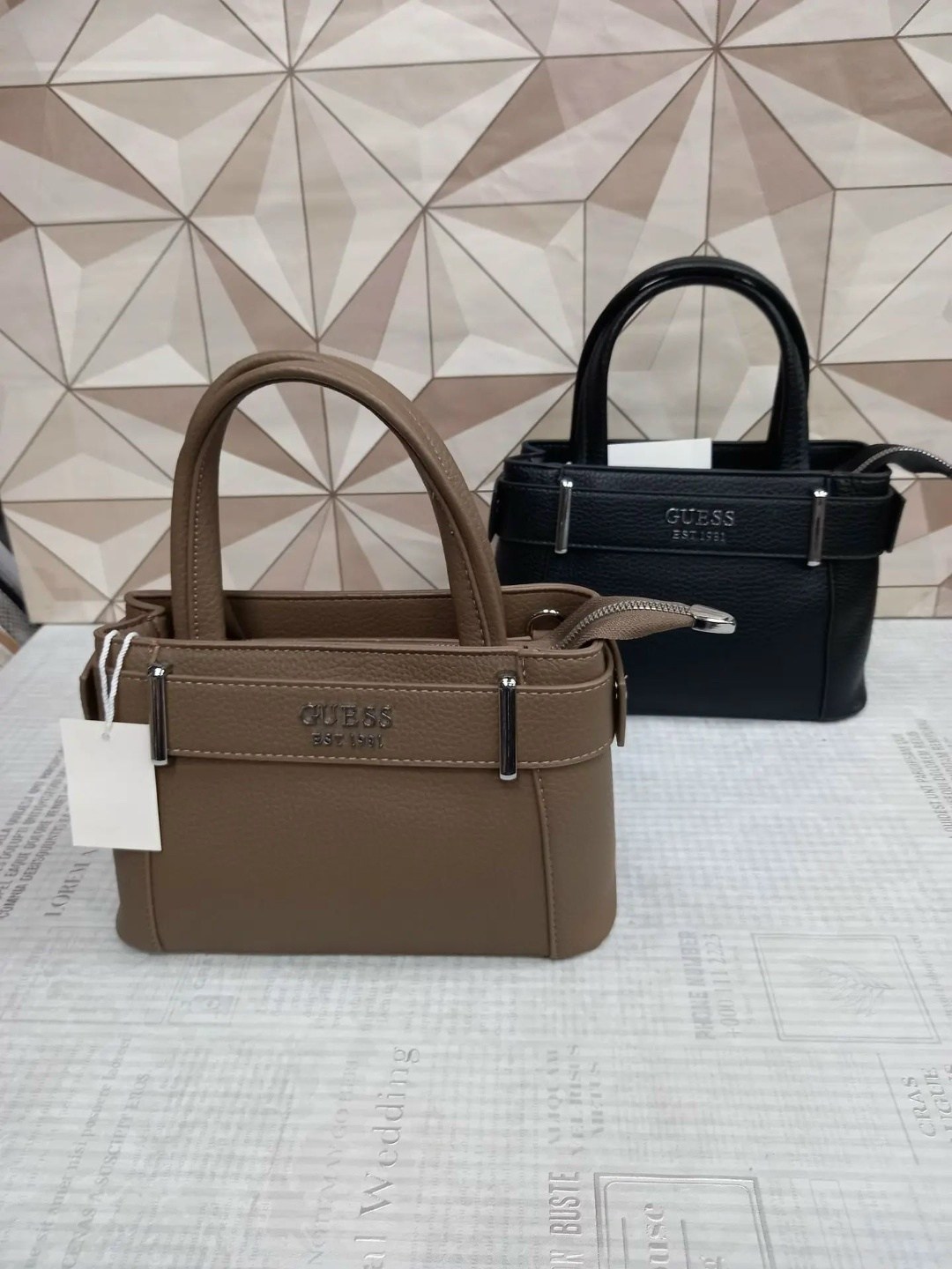 guess сумка,женская сумка guess,коричневая женская сумка guess,guess сумка кросс боди,сумка с ручками guess anadela hwbg9633760 черный