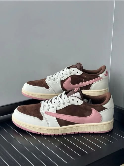 nike air jordan 1 low travis scott dark mocha,travis scott x air jordan 1 low og,кеды travis scott x air jordan 1 pink oxford,кроссовки air jordan 1 nike,кроссовки travis scott x air jordan 1 low