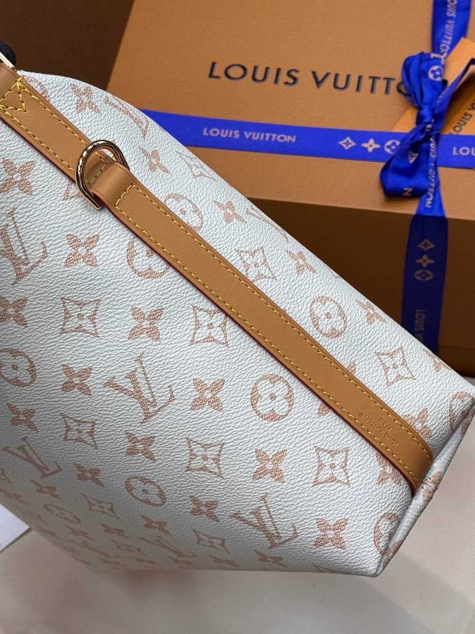 louis vuitton сумка на плечо,louis vuitton женская сумка,cумка louis vuitton,сумка через плечо louis vuitton,луи витон carmel сумка виттон