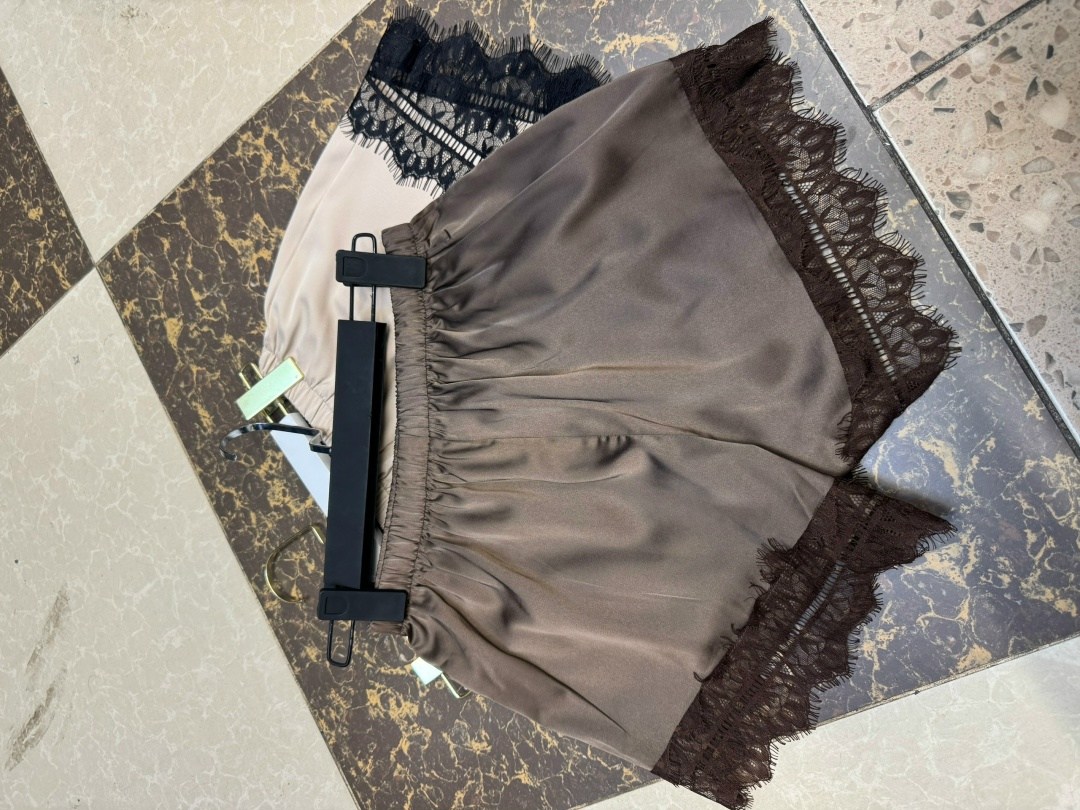 короткий пижамный комплект intimissimi,атласные шорты,шорты с кружевом,женские шорты,юбка с кружевами