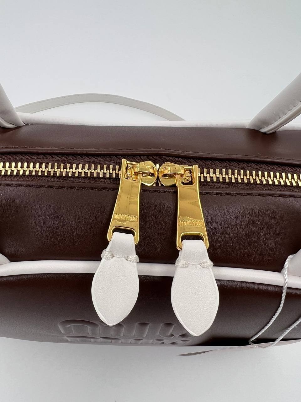 женская сумка miu miu,сумка miu miu,сумка miu miu на плечо,женская кожаная сумка miu miu arcadie mini коричневая,сумки женская
