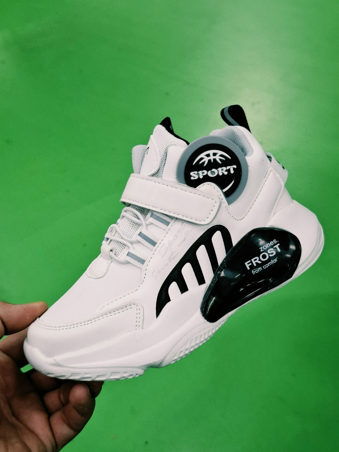 nike air jordan 1 mid,air jordan 1 mid "triple white",кроссовки nike air jordan 1 mid,nike air jordan 1 mid se,jordan 1 mid triple white