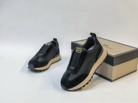 Кроссовки