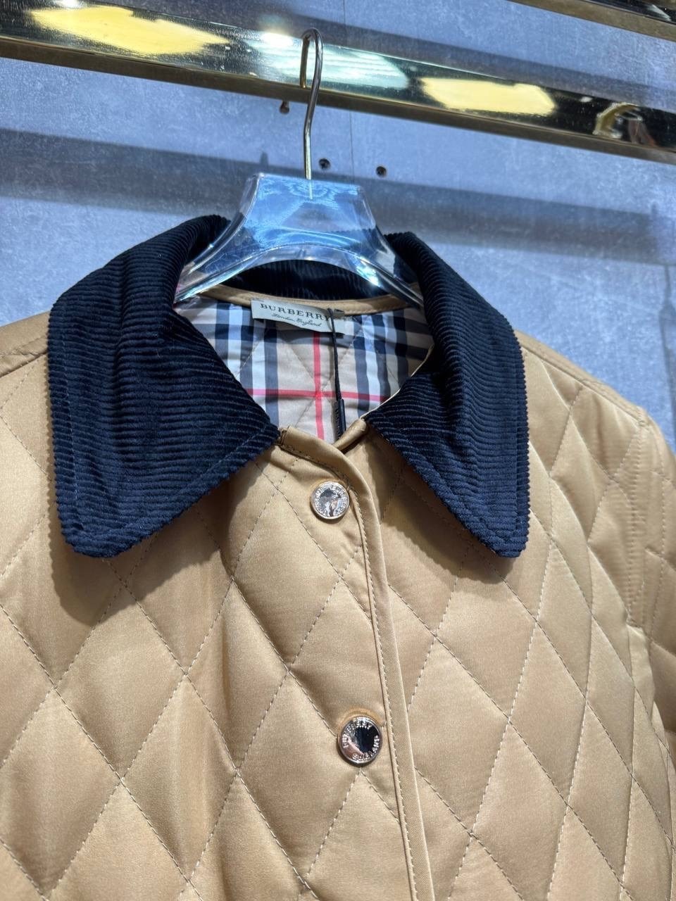 куртка берберри стеганная женская,куртка burberry,женская куртка burberry,стеганая куртка берберри,женская куртка burberry бежевая
