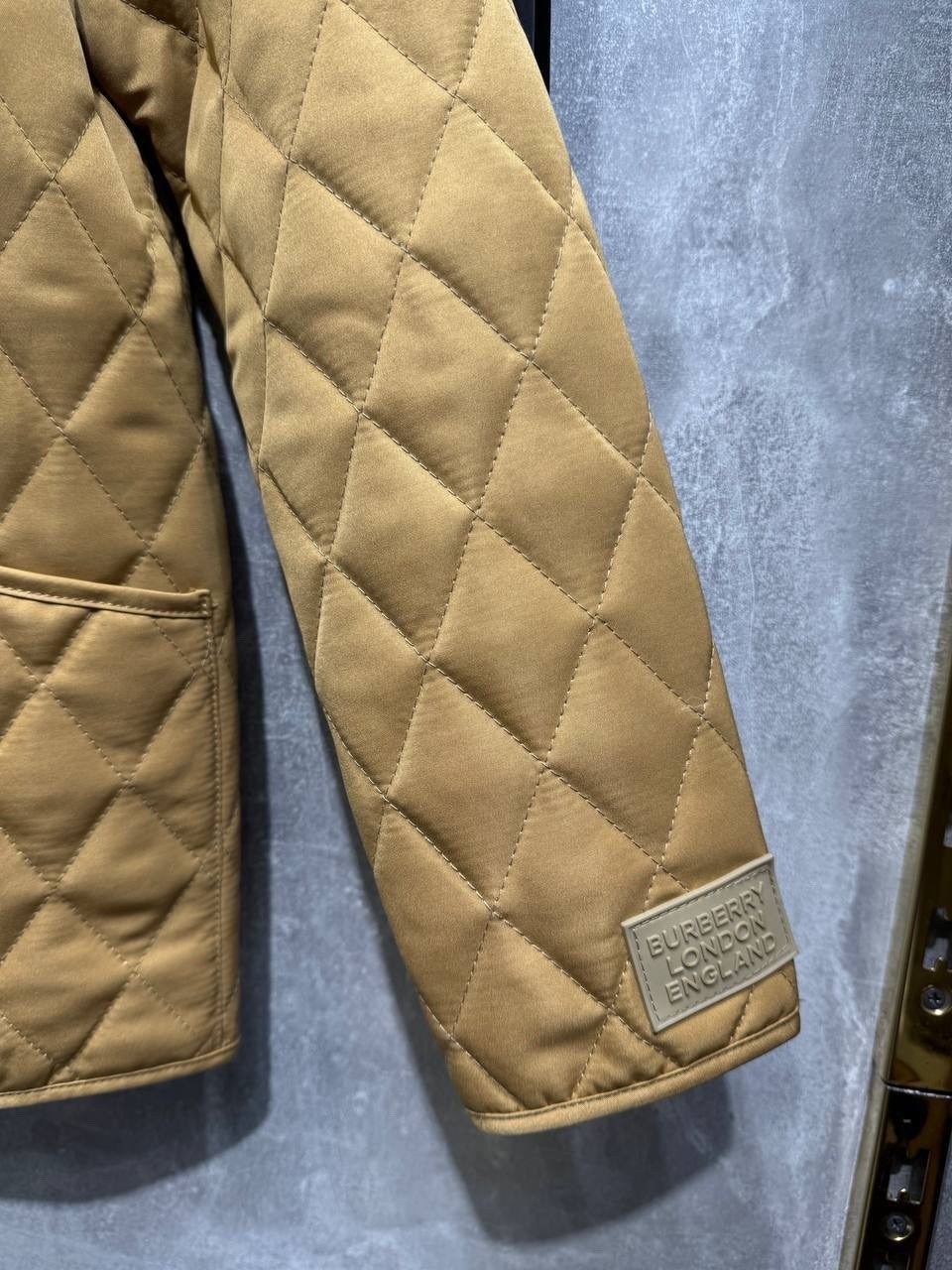 куртка берберри стеганная женская,куртка burberry,женская куртка burberry,стеганая куртка берберри,женская куртка burberry бежевая