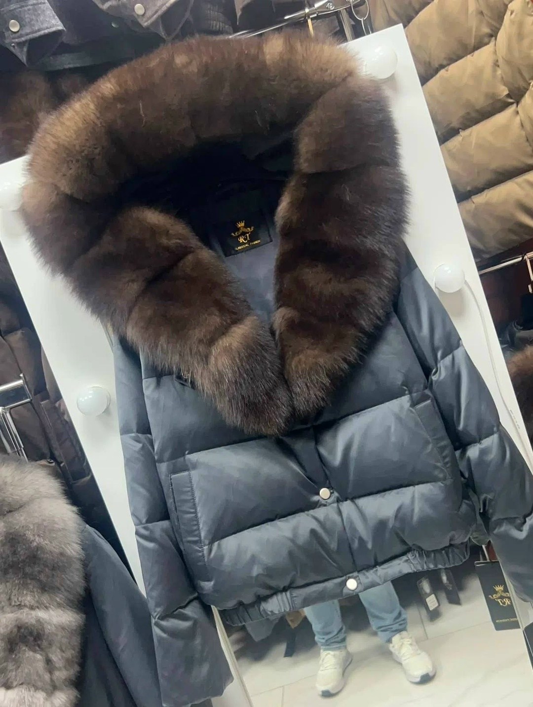 куртка женская зимняя с капюшоном с натуральным мехом,пуховики с натуральным мехом,пуховик с мехом,пуховик женский с натуральным мехом,куртка пуховик с натуральным мехом женская