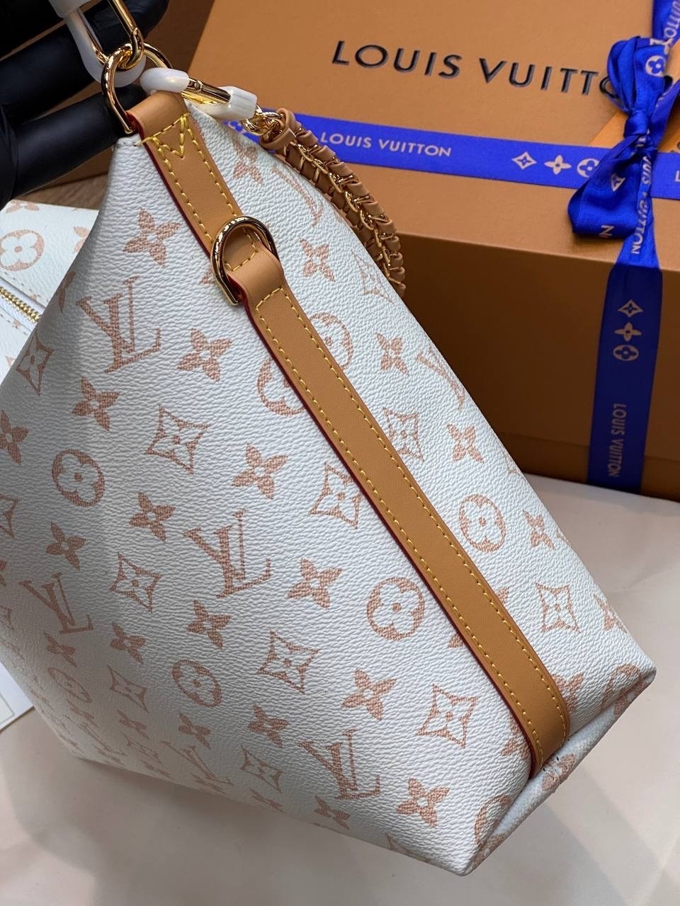 louis vuitton сумка на плечо,louis vuitton женская сумка,cумка louis vuitton,сумка через плечо louis vuitton,луи витон carmel сумка виттон