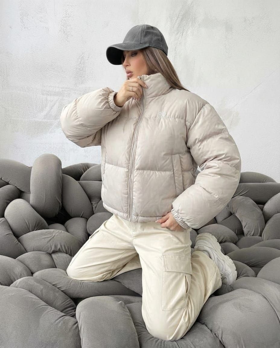 куртка монклер розовая женская,пуховик moncler,короткий женский пуховик moncler розовый,куртка moncler женская розовая,moncler розовая полиэстеровая куртка для женщин