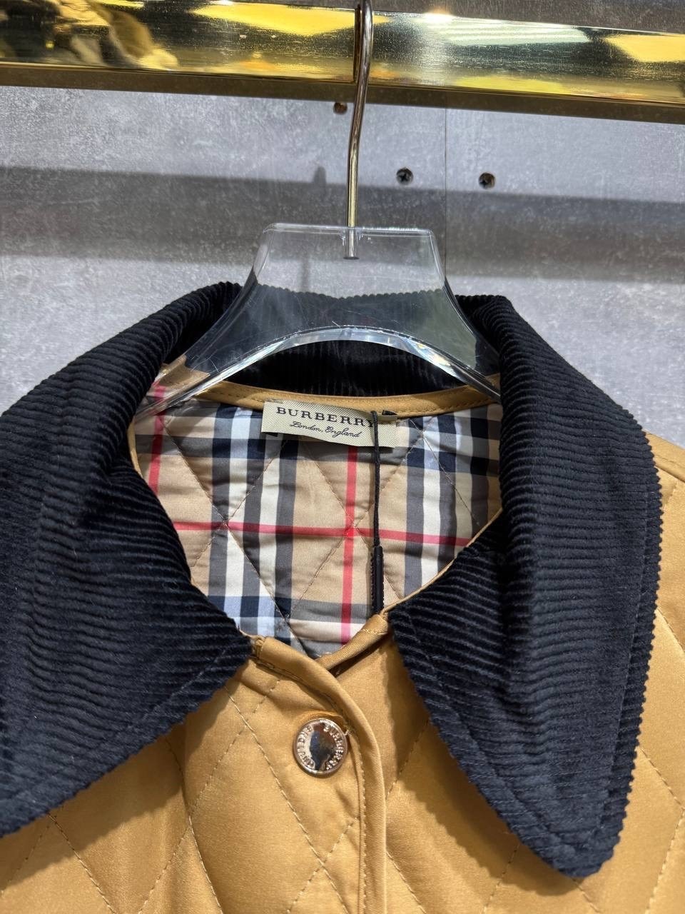 куртка берберри стеганная женская,куртка burberry,женская куртка burberry,стеганая куртка берберри,женская куртка burberry бежевая
