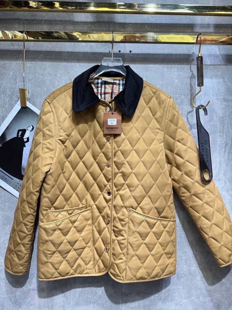 куртка берберри стеганная женская,куртка burberry,женская куртка burberry,стеганая куртка берберри,женская куртка burberry бежевая
