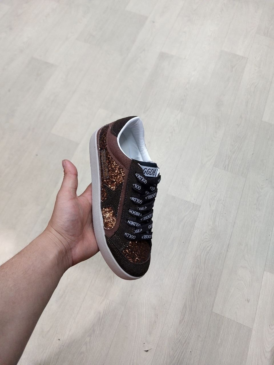 женские кеды golden goose,кеды golden goose,,кроссовки golden goose,кроссовки golden goose с пайетками на платформе