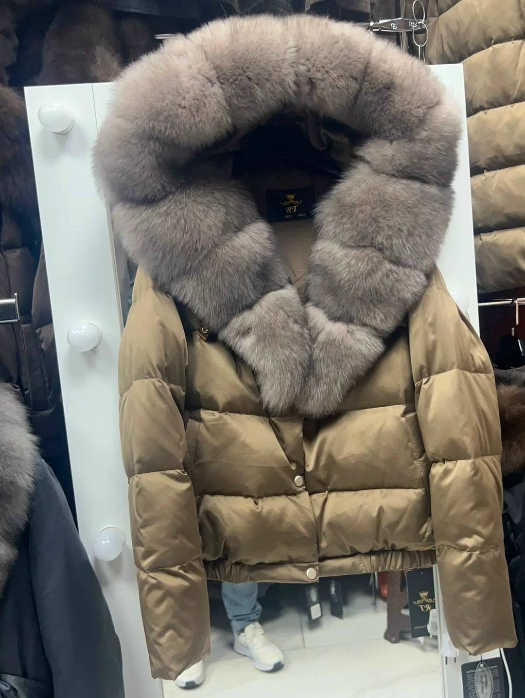 куртка женская зимняя с капюшоном с натуральным мехом,пуховики с натуральным мехом,пуховик с мехом,пуховик женский с натуральным мехом,куртка пуховик с натуральным мехом женская
