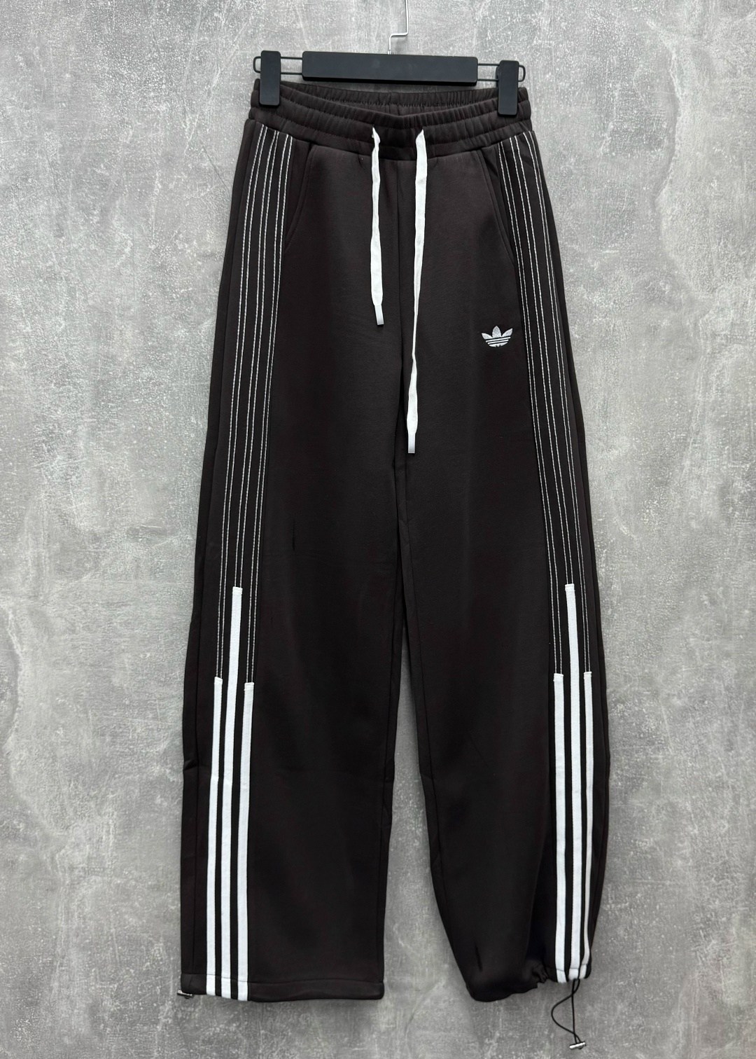 штаны адидас,брюки спортивные adidas,adidas balenciaga штаны,брюки спортивные adidas женские,широкие штаны адидас