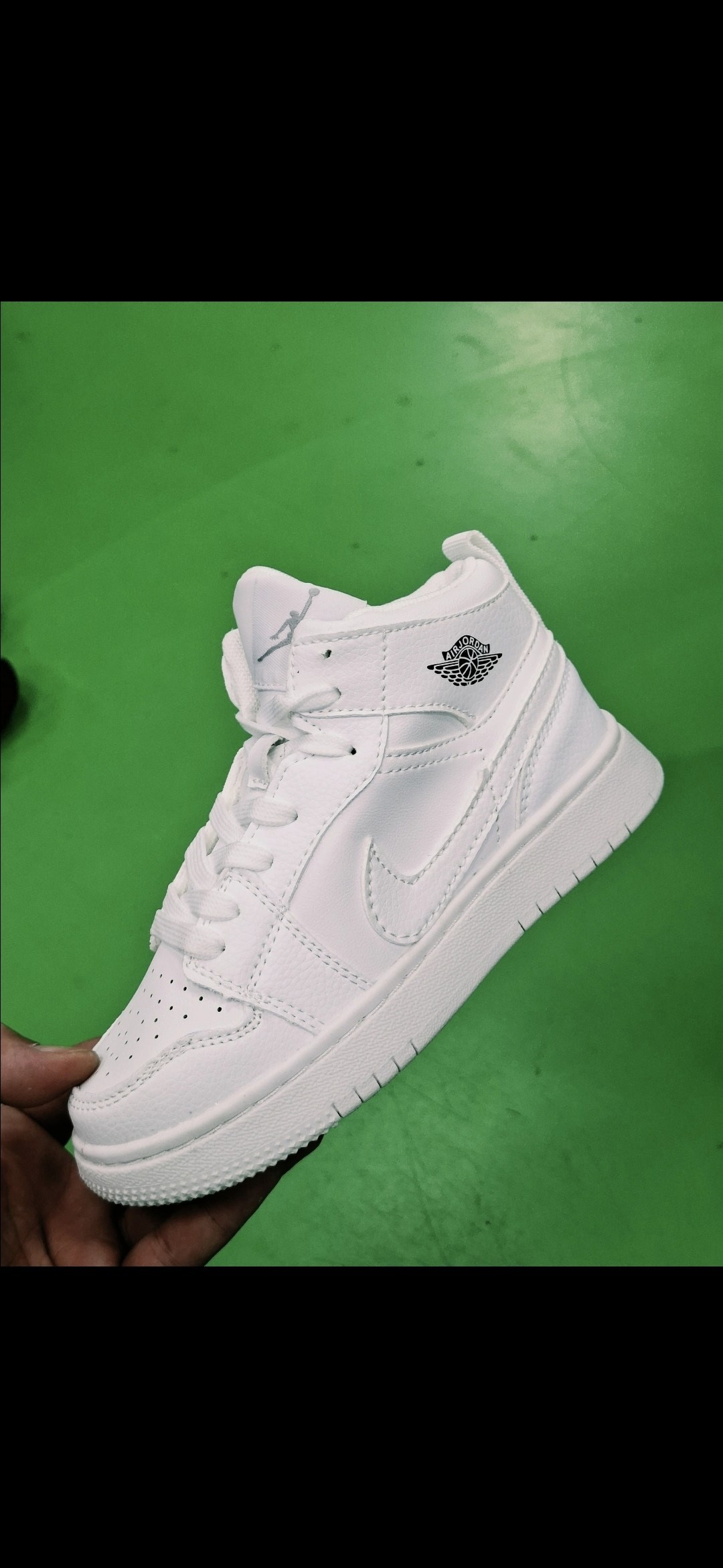 nike air jordan 1 mid,air jordan 1 mid "triple white",кроссовки nike air jordan 1 mid,nike air jordan 1 mid se,jordan 1 mid triple white
