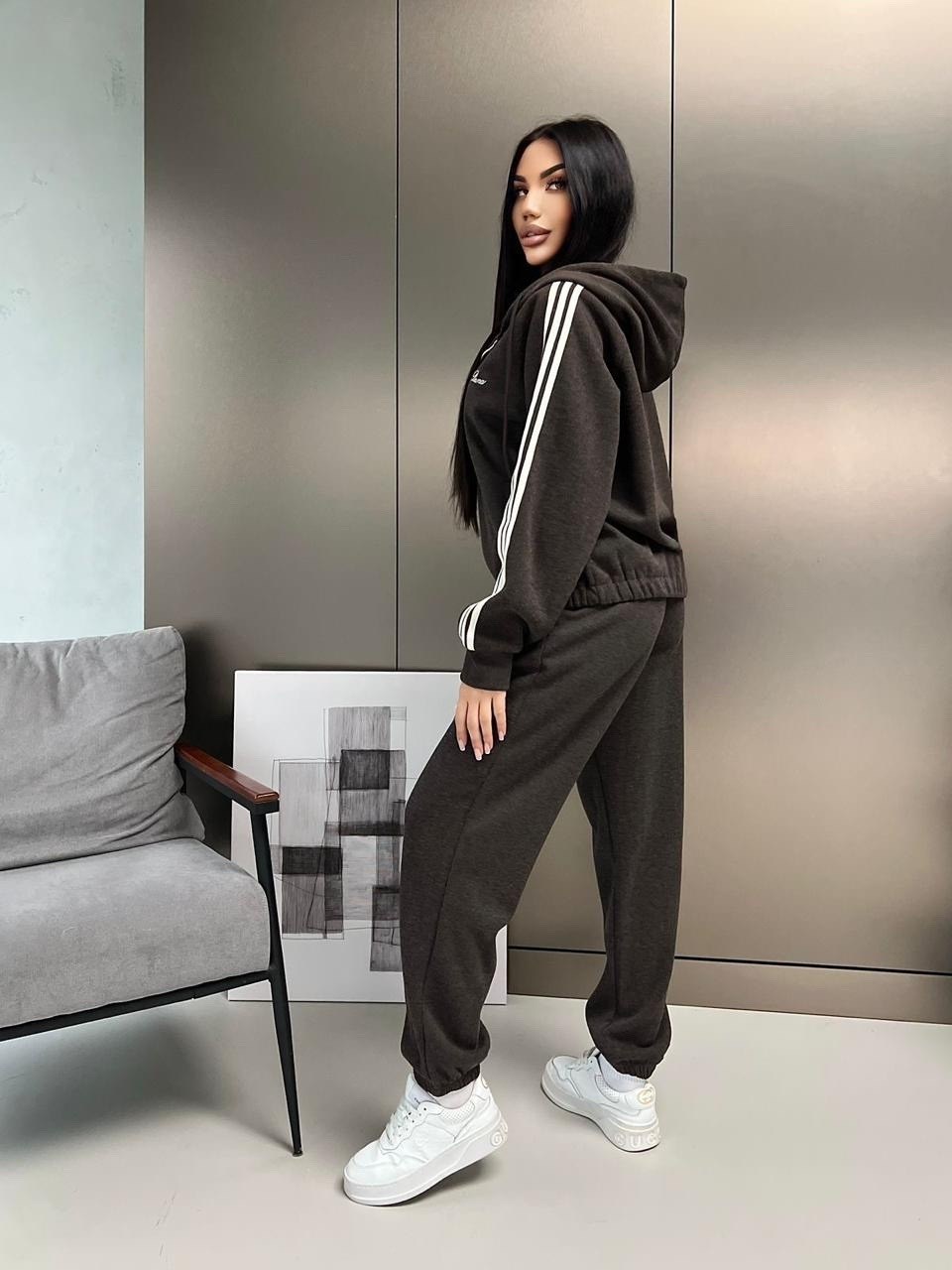 женский спортивный костюм adidas,стильные костюмы,женский костюм адидас,спортивный костюм adidas,спортивные костюмы адидас