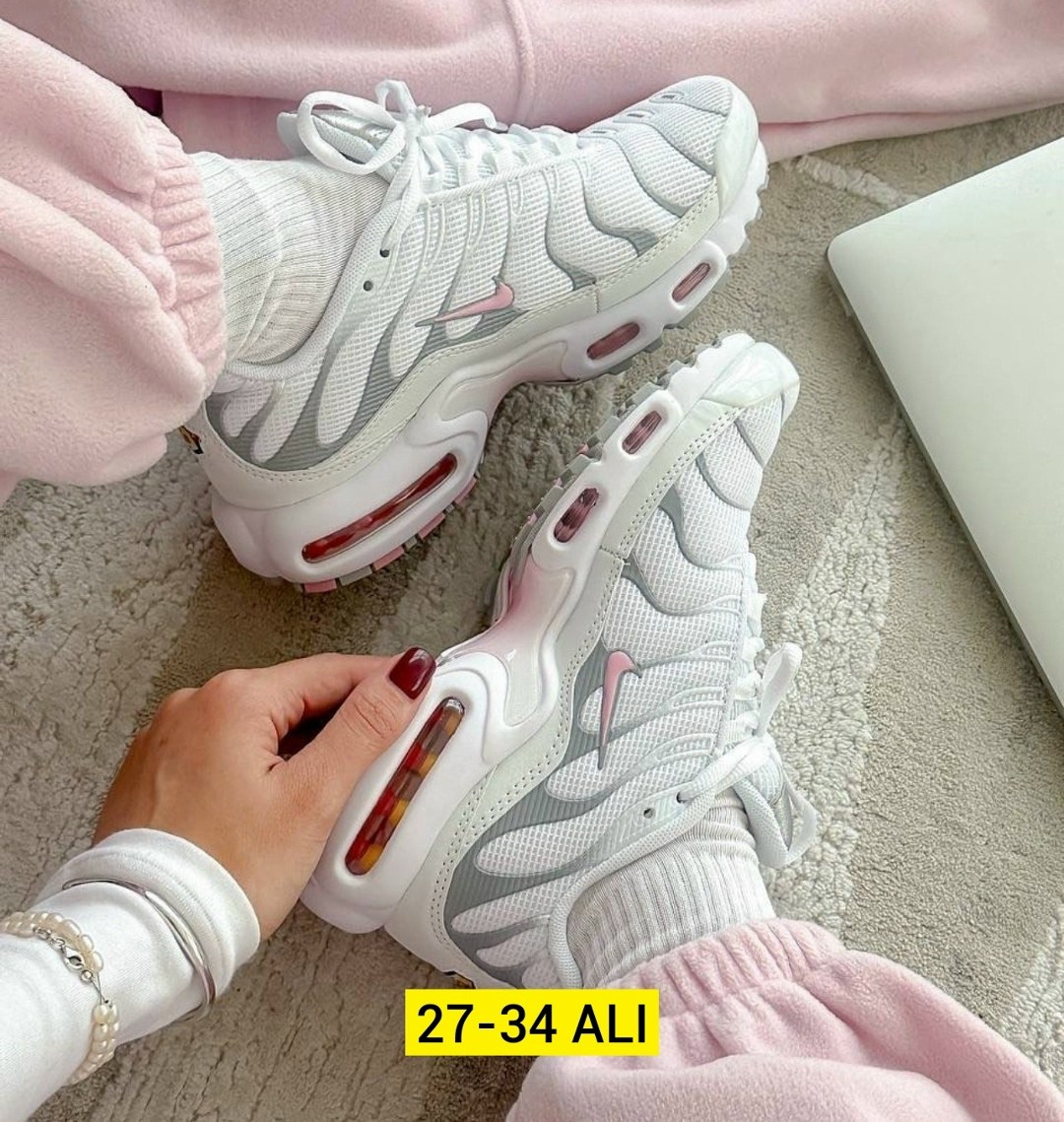 кроссовки спортивные air max tn plus nike,кроссовки air max tn plus для девочек nike,кроссовки женские nike,кроссовки женские nike air max tn plus,кроссовки air max tn plus nike