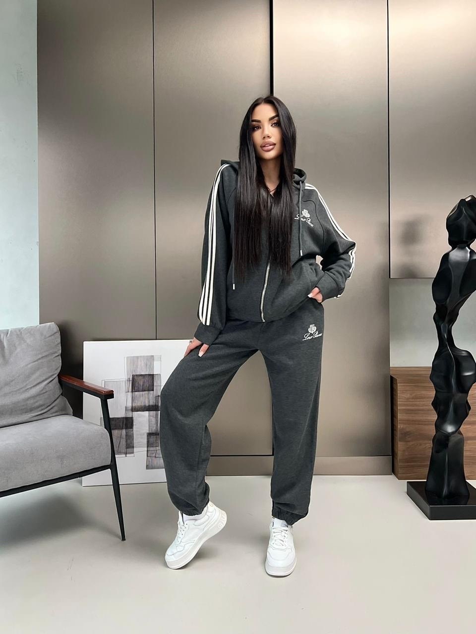 женский спортивный костюм adidas,стильные костюмы,женский костюм адидас,спортивный костюм adidas,спортивные костюмы адидас