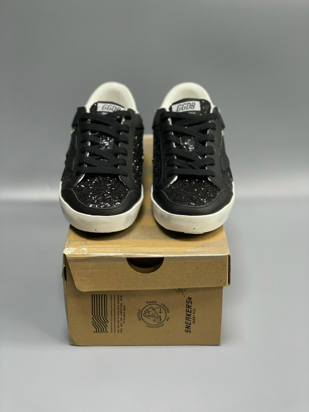 golden goose кеды hi star на платформе черный,черные женские кожаные кроссовки sstar golden goose,кожаные низкие кеды с блестками superstar golden goose,golden goose кеды super star черный,женские низ