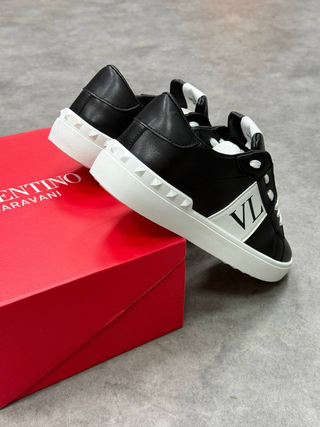 ,кеды valentino,valentino garavani кроссовки,valentino кроссовки,valentino sneakers