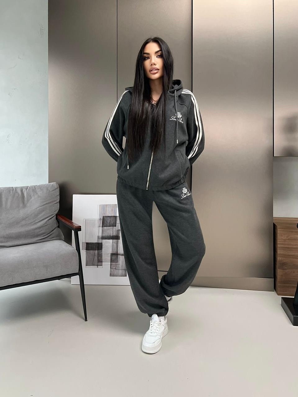 женский спортивный костюм adidas,стильные костюмы,женский костюм адидас,спортивный костюм adidas,спортивные костюмы адидас