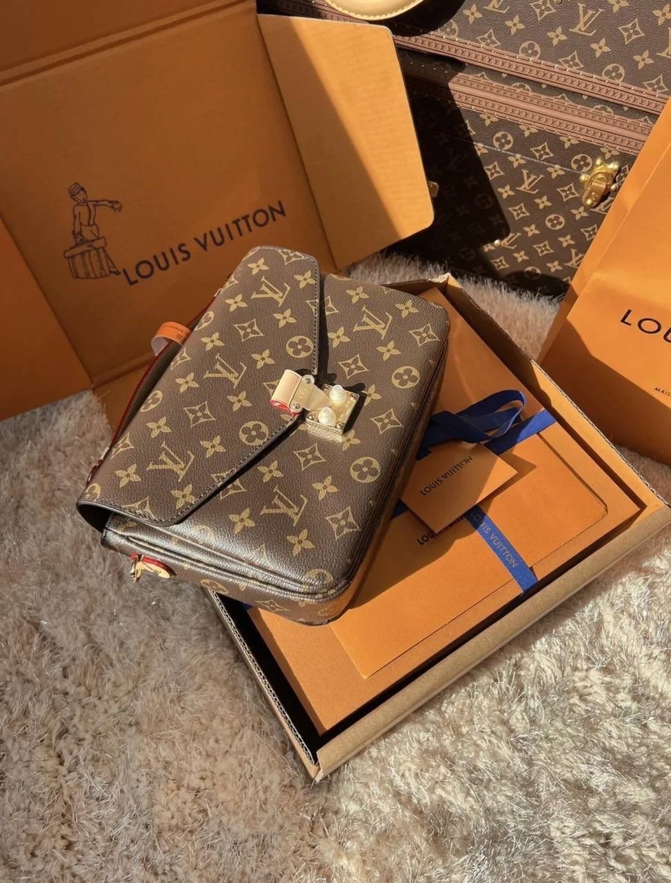 cумка louis vuitton,сумка pochette metis louis vuitton,louis vuitton женская сумка,сумка луи виттон метис,сумка louis vuitton metis pochette оригинал