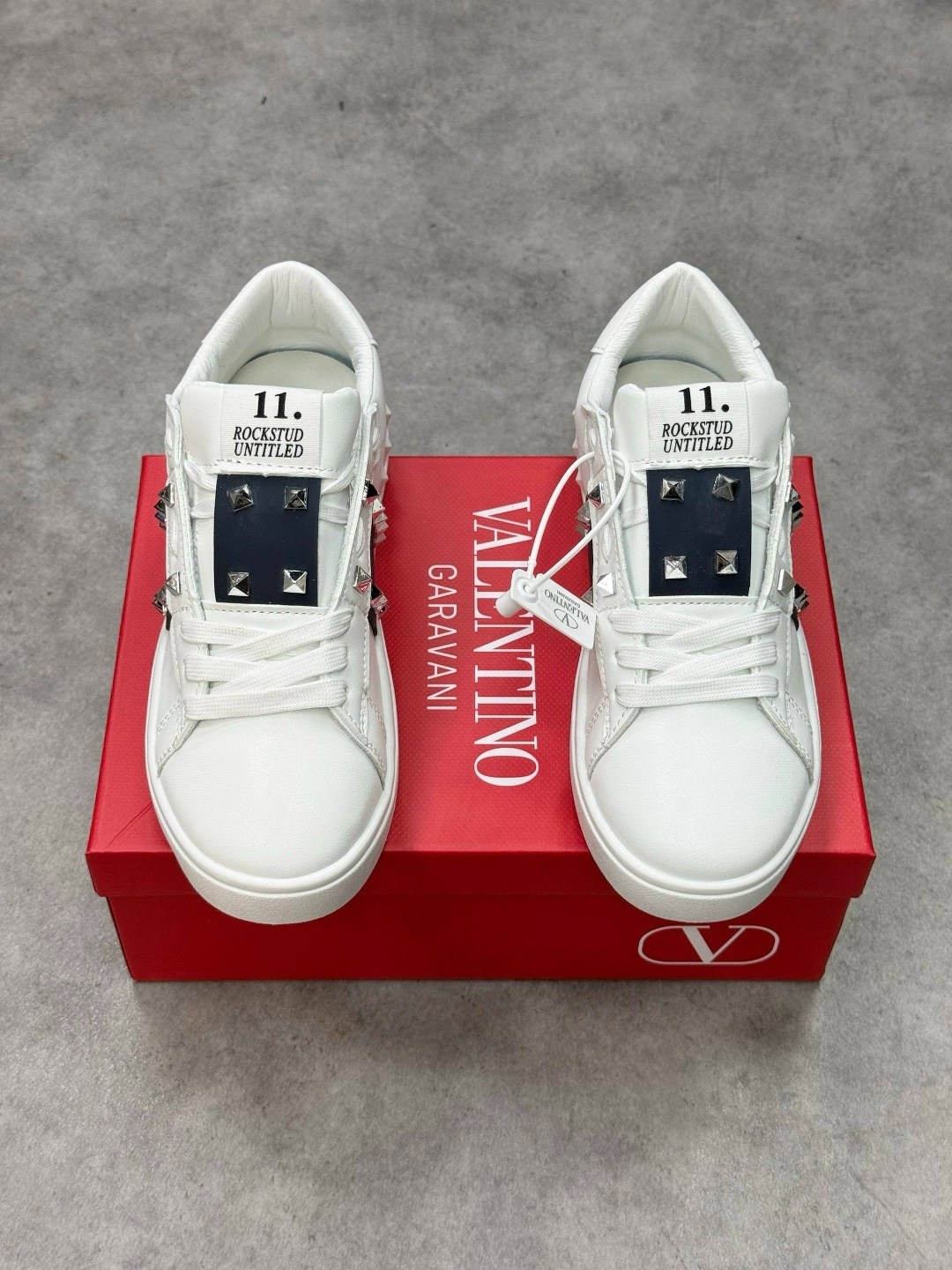 ,valentino garavani rockstud sneaker,valentino rockstud untitled leather sneaker,кеды валентино женские,valentino garavani rockstud sneakers white