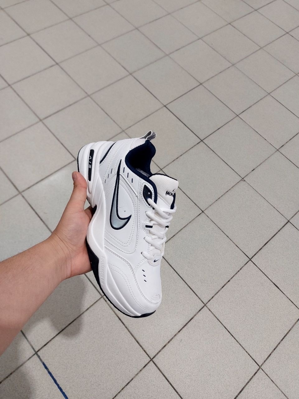 кроссовки nike air monarch iv,мужские кроссовки nike air monarch iv,кроссовки nike air monarch,мужские кроссовки nike air monarch iv white,спортивные кроссовки унисекс nike air monarch iv белые 42 eu