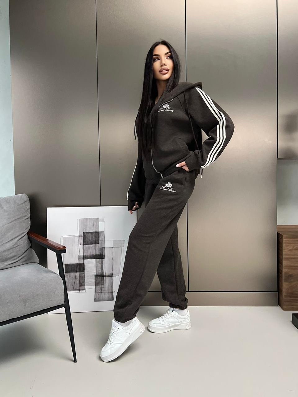 женский спортивный костюм adidas,стильные костюмы,женский костюм адидас,спортивный костюм adidas,спортивные костюмы адидас