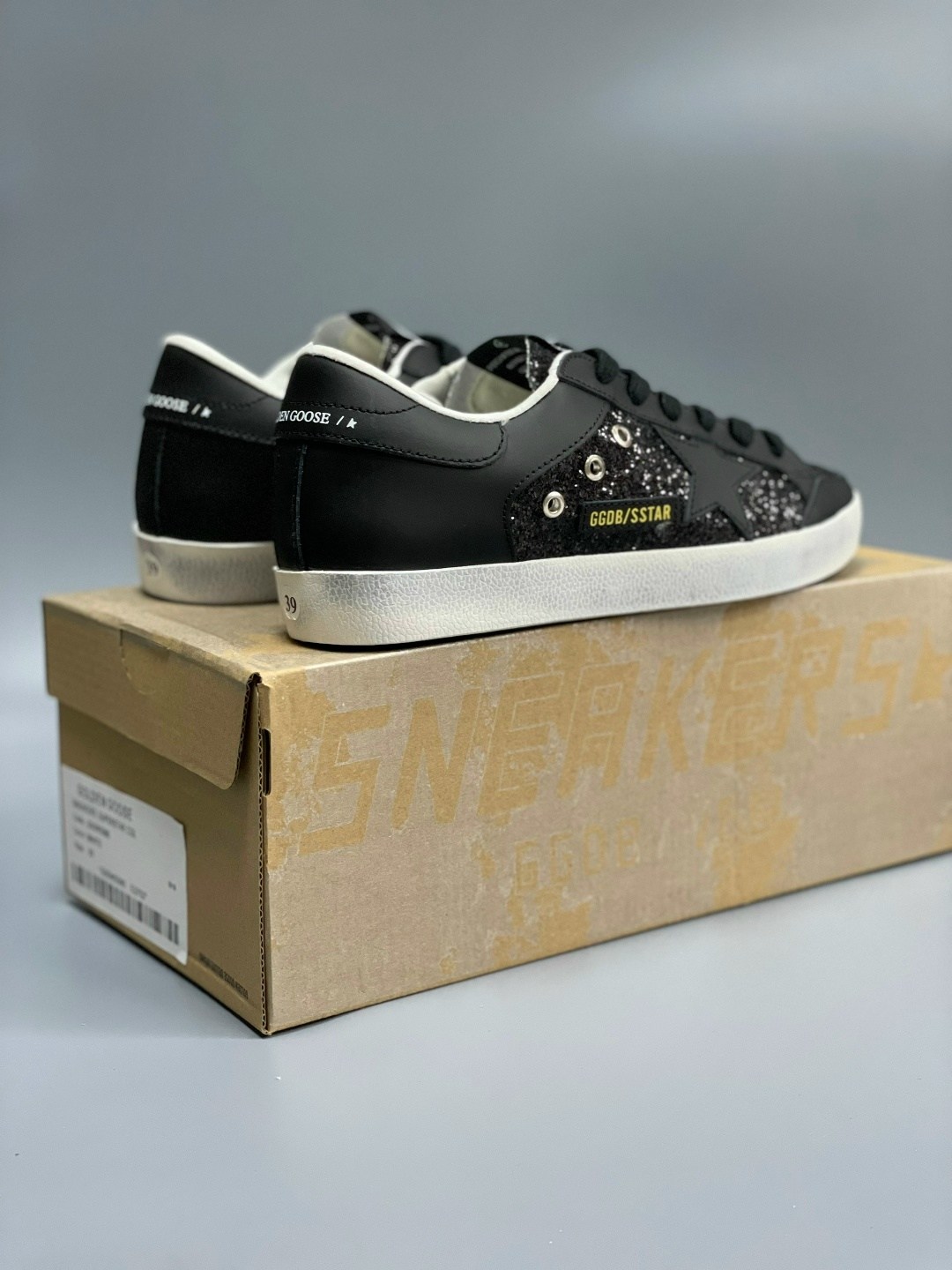golden goose кеды hi star на платформе черный,черные женские кожаные кроссовки sstar golden goose,кожаные низкие кеды с блестками superstar golden goose,golden goose кеды super star черный,женские низ