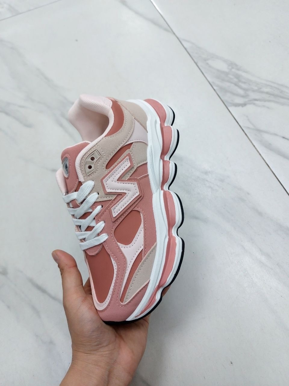 кроссовки adidas,кроссовки адидас,кроссовки,повседневные кроссовки,спортивная