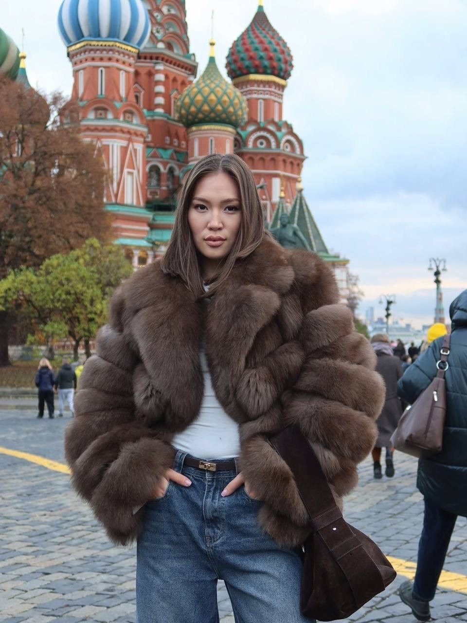 шуба из песца,шуба из соболя,полушубок из соболя,образ с шубой из песца,меховая куртка