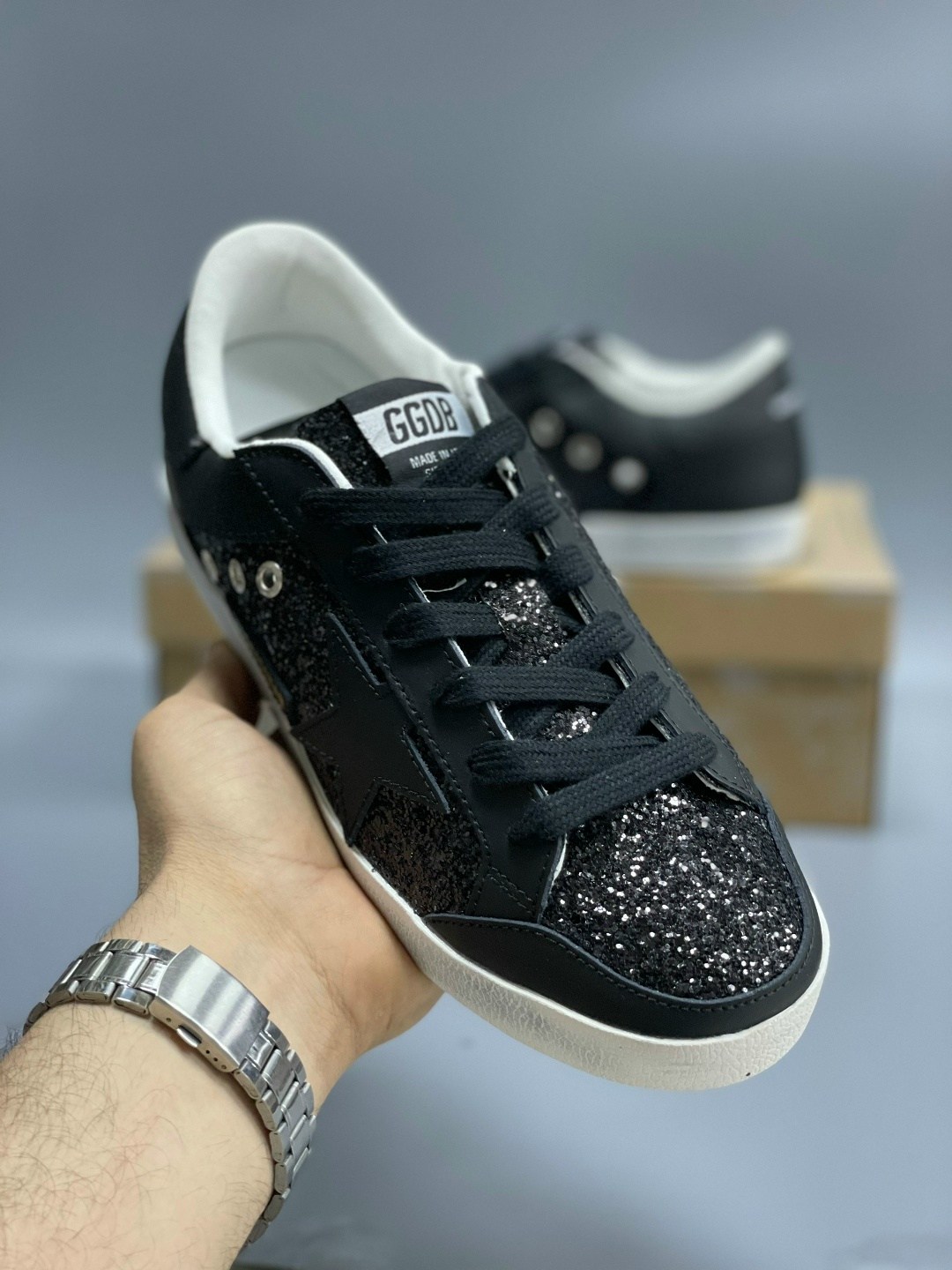 golden goose кеды hi star на платформе черный,черные женские кожаные кроссовки sstar golden goose,кожаные низкие кеды с блестками superstar golden goose,golden goose кеды super star черный,женские низ