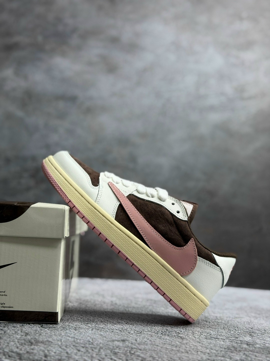 кроссовки nike travis scott x air jordan 1 low,nike air jordan 1 low travis scott reverse mocha,nike air jordan 1 low travis scott,кроссовки nike travis scott x air jordan 1,air jordan 1 low travis sc