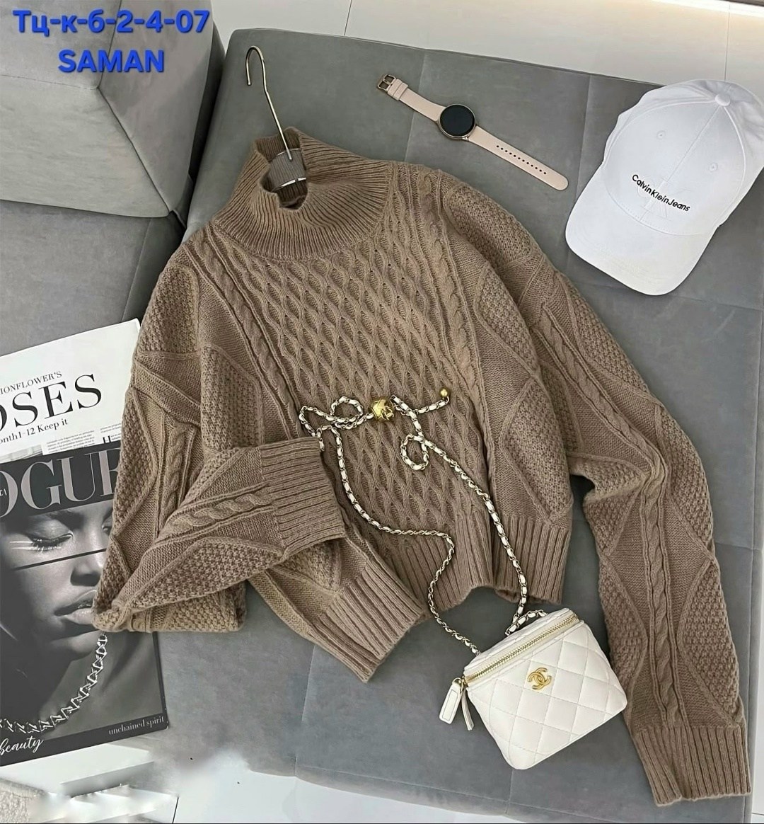 свитер вязаный в рубчик со спущенными плечами nazia shop цвет темно-зеленый,свитер оверсайз с горлом укороченный apero knit&home цвет темно-зеленый,свитер оверсайз с горлом укороченный apero knit&home