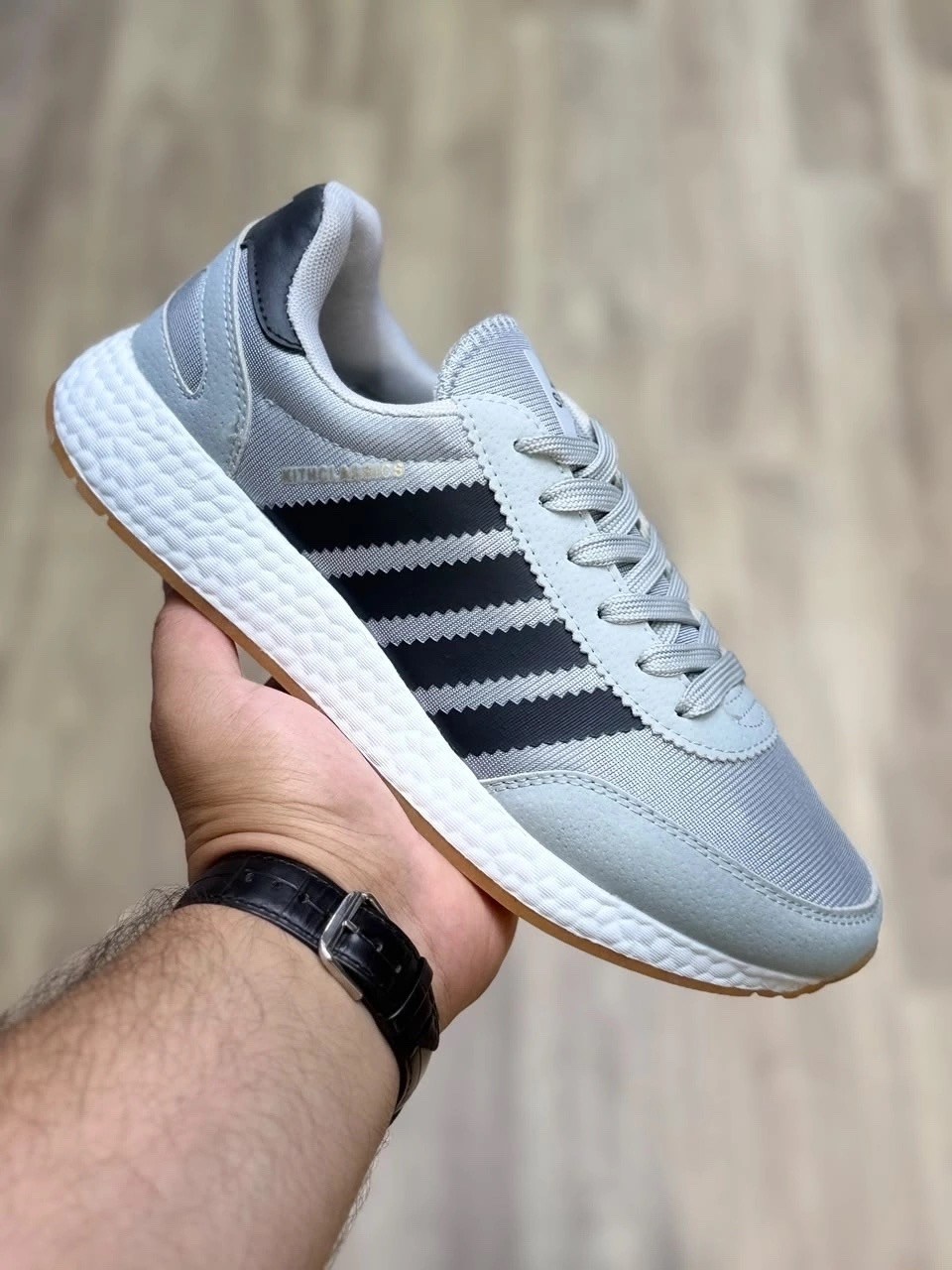 кроссовки adidas,мужские кроссовки adidas,кроссовки adidas iniki,адидас кроссовки,кроссовки адидас белые с черными полосками