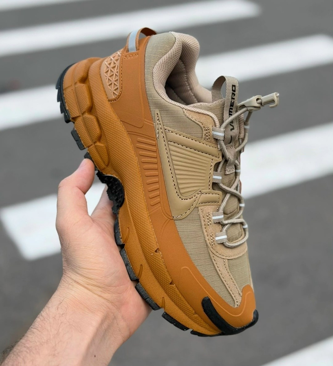 кроссовки,кроссовки nike air zoom vomero 5 roam 'flax',женские кроссовки,повседневные кроссовки nike sportswear sneakers коричневый,кроссовки мужские женские