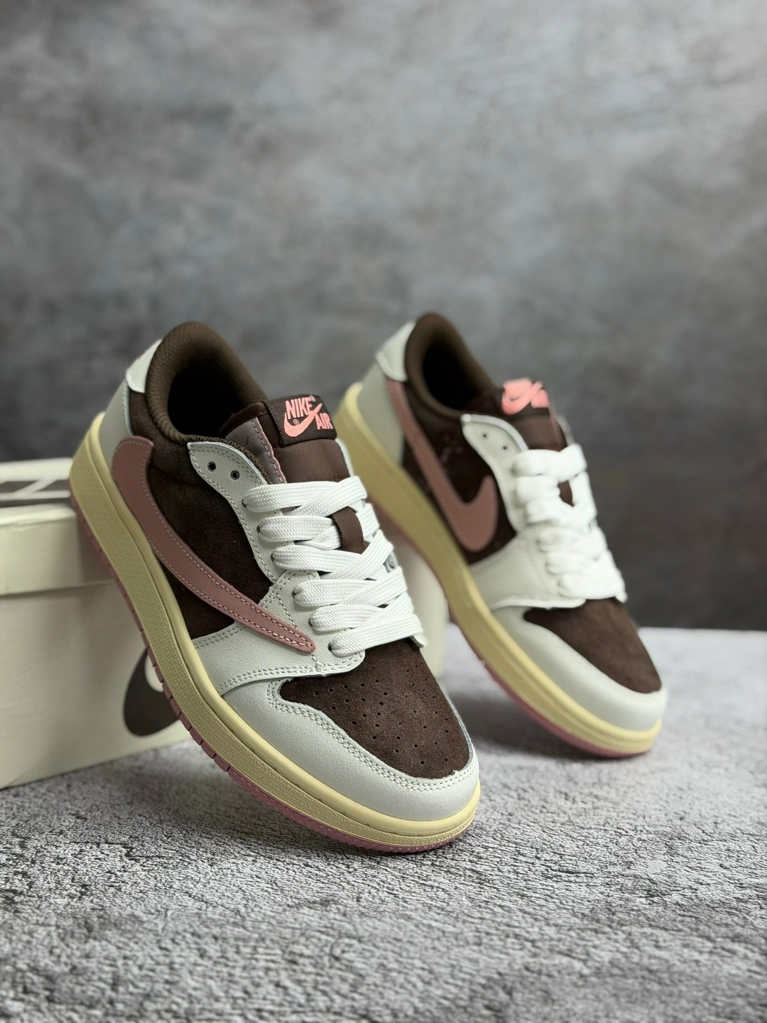 кроссовки nike travis scott x air jordan 1 low,nike air jordan 1 low travis scott reverse mocha,nike air jordan 1 low travis scott,кроссовки nike travis scott x air jordan 1,air jordan 1 low travis sc