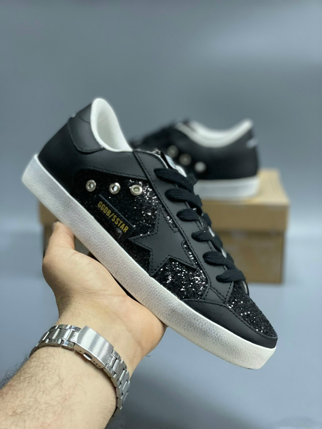 golden goose кеды hi star на платформе черный,черные женские кожаные кроссовки sstar golden goose,кожаные низкие кеды с блестками superstar golden goose,golden goose кеды super star черный,женские низ