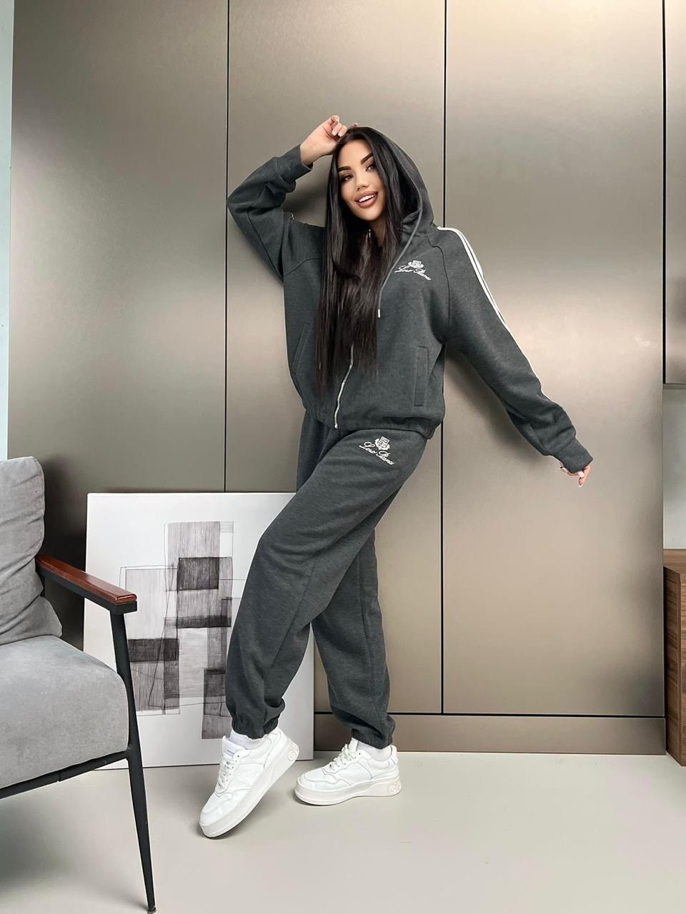 женский спортивный костюм adidas,стильные костюмы,женский костюм адидас,спортивный костюм adidas,спортивные костюмы адидас