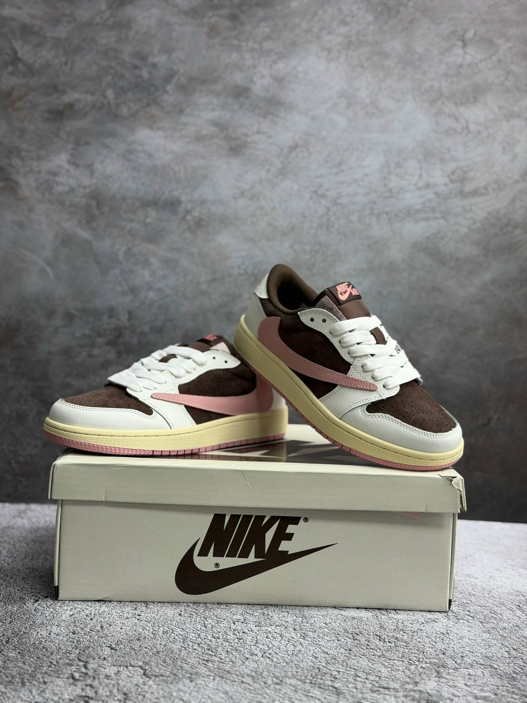кроссовки nike travis scott x air jordan 1 low,nike air jordan 1 low travis scott reverse mocha,nike air jordan 1 low travis scott,кроссовки nike travis scott x air jordan 1,air jordan 1 low travis sc