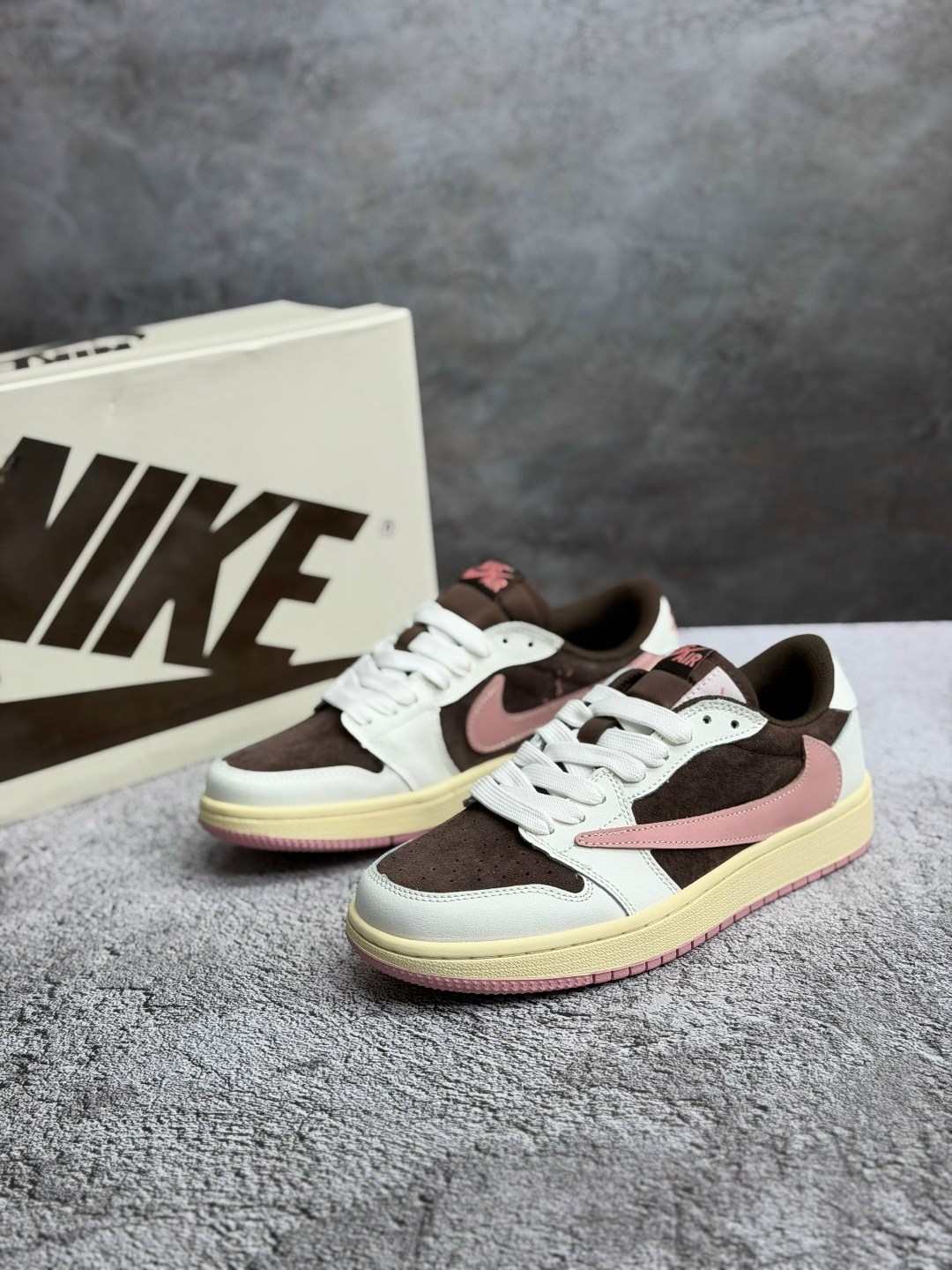 кроссовки nike travis scott x air jordan 1 low,nike air jordan 1 low travis scott reverse mocha,nike air jordan 1 low travis scott,кроссовки nike travis scott x air jordan 1,air jordan 1 low travis sc