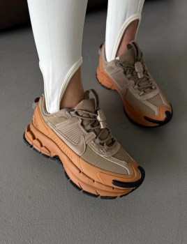 Кроссовки